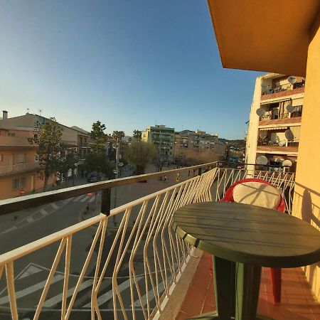 Apartamento con terraza muy cerca del mar Pineda De Mar Exterior foto