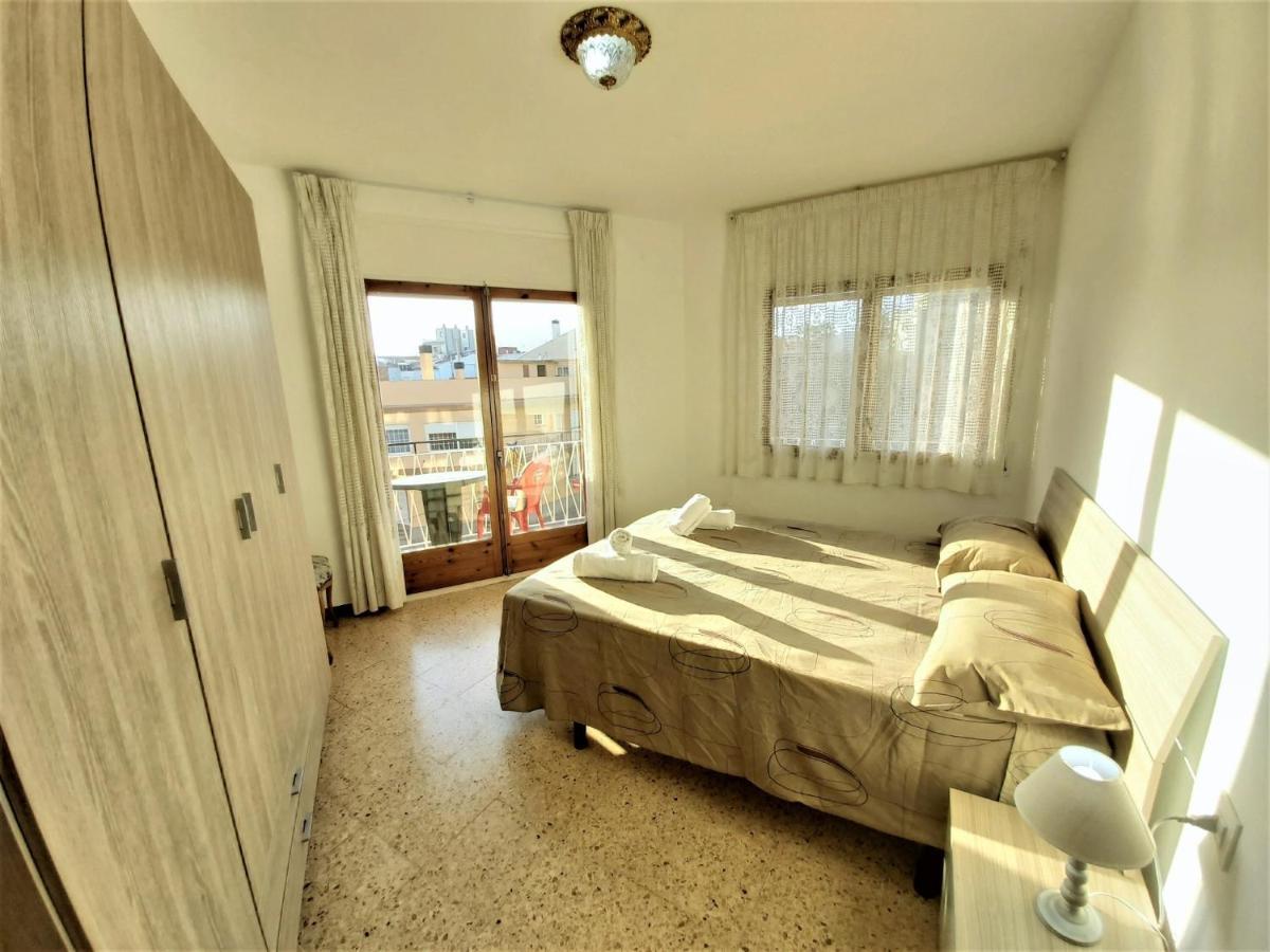 Apartamento con terraza muy cerca del mar Pineda De Mar Exterior foto