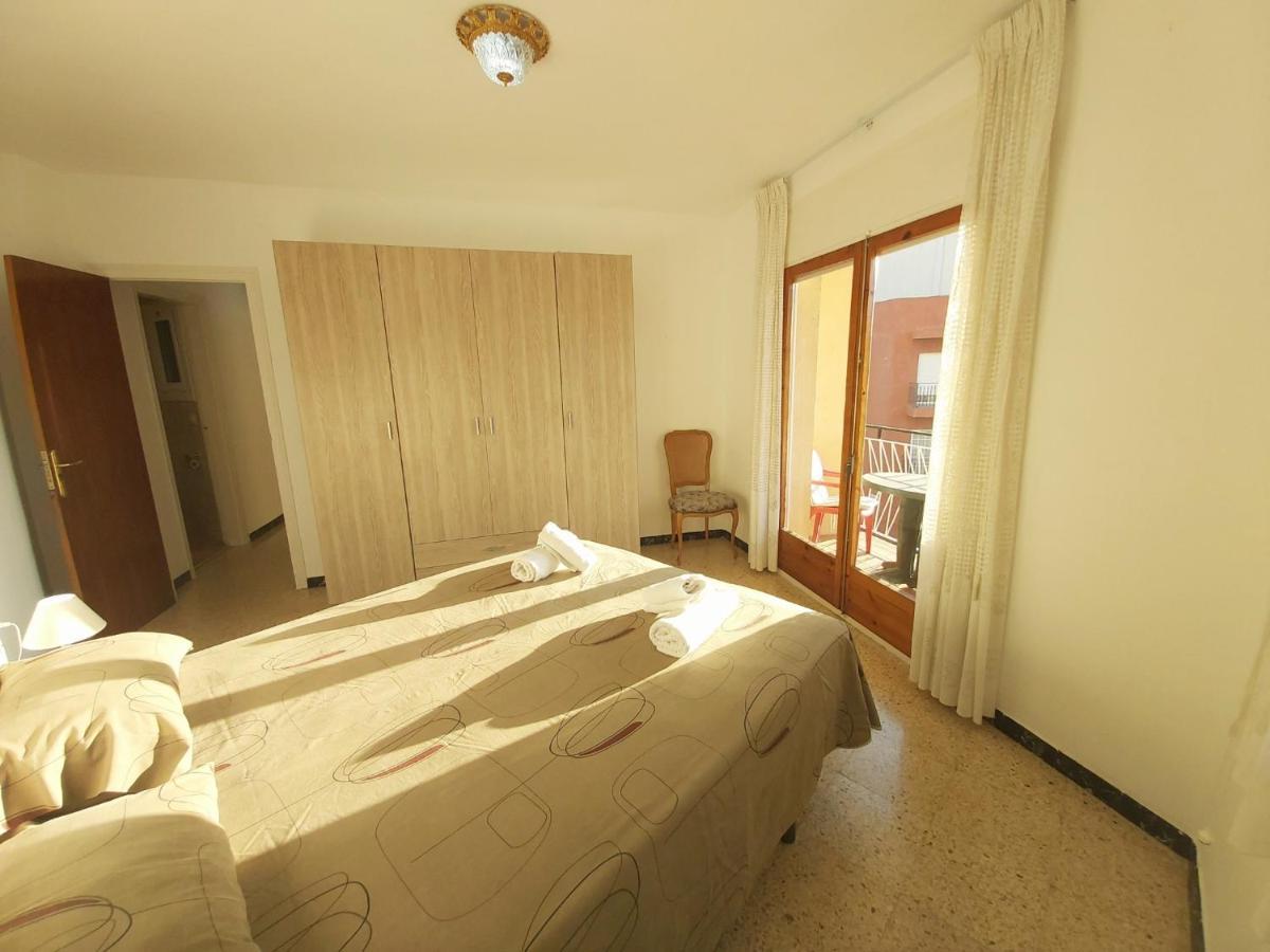 Apartamento con terraza muy cerca del mar Pineda De Mar Exterior foto