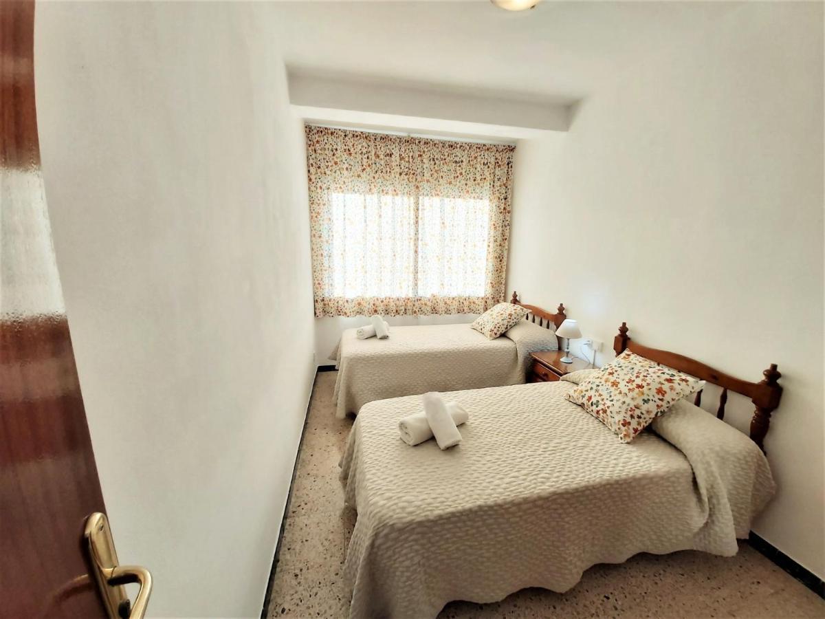 Apartamento con terraza muy cerca del mar Pineda De Mar Exterior foto